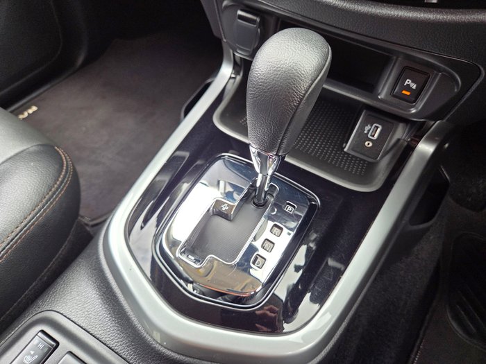 2024 Nissan Navara ST-X