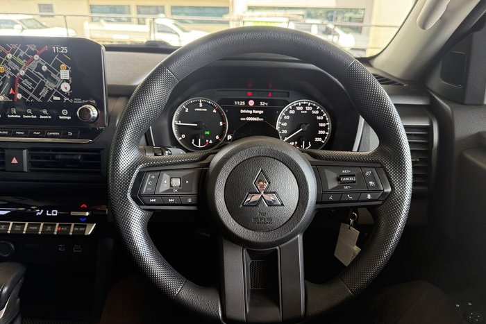 2025 Mitsubishi Triton GLX