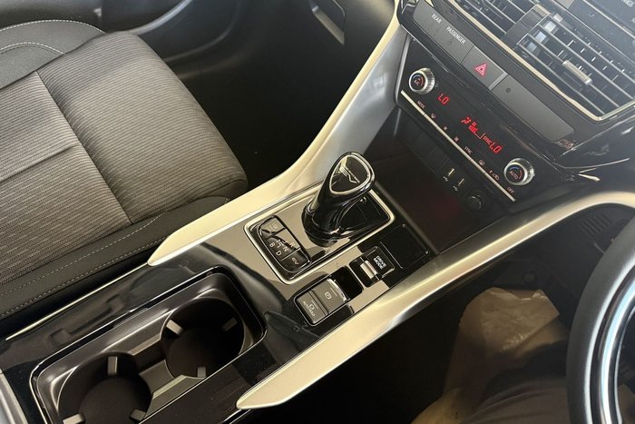2024 Mitsubishi Eclipse Cross PHEV ES