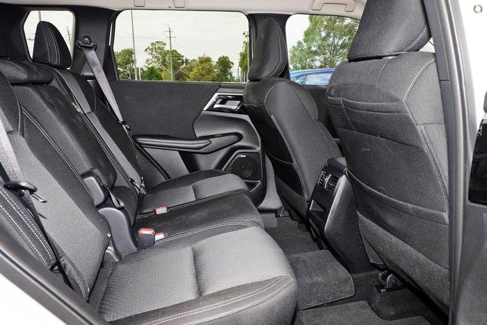 2025 Mitsubishi Outlander LS