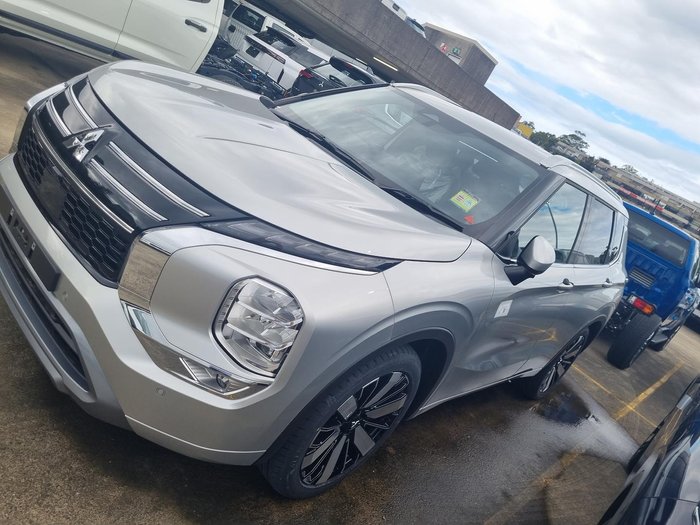 2025 Mitsubishi Outlander Exceed