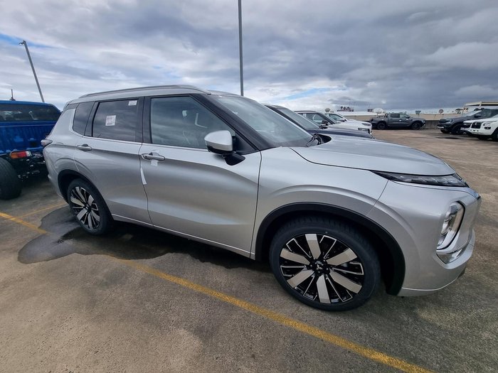 2025 Mitsubishi Outlander Exceed