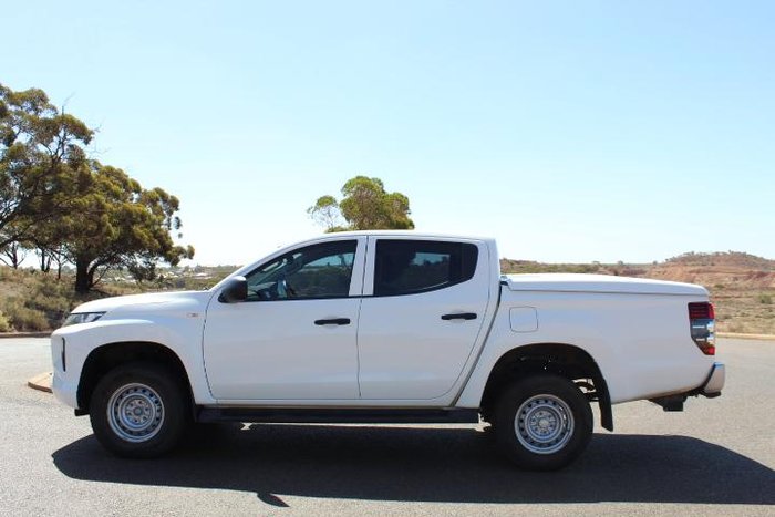 2022 Mitsubishi Triton GLX