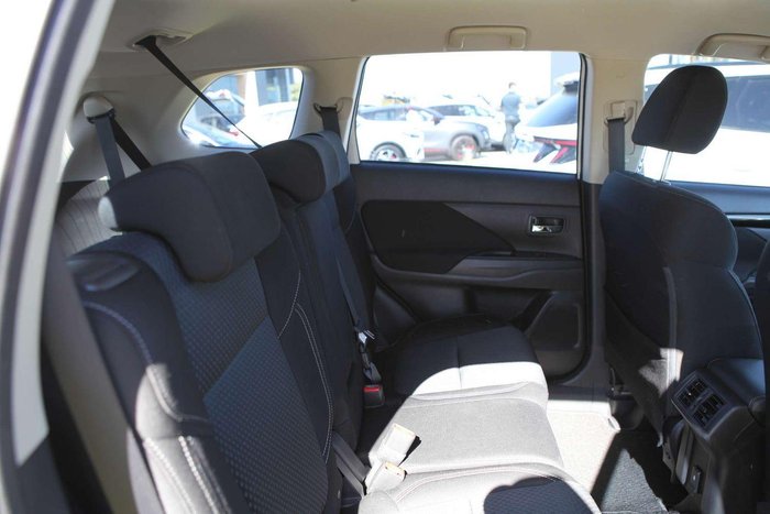 2019 Mitsubishi Outlander ES