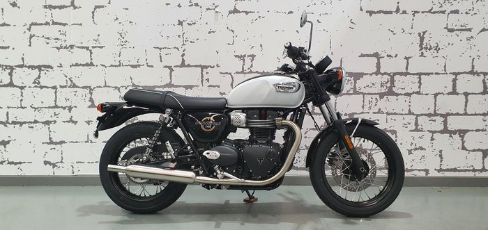 2025 Triumph Bonneville T100 (900cc) Bonneville Black
