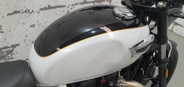 2025 Triumph Bonneville T100 (900cc) Bonneville Black