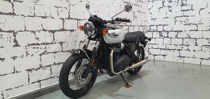 2025 Triumph Bonneville T100 (900cc) Bonneville Black