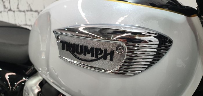 2025 Triumph Bonneville T100 (900cc) Bonneville Black