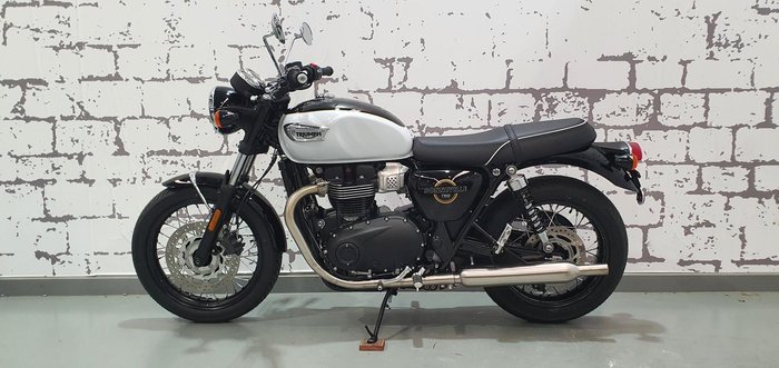 2025 Triumph Bonneville T100 (900cc) Bonneville Black