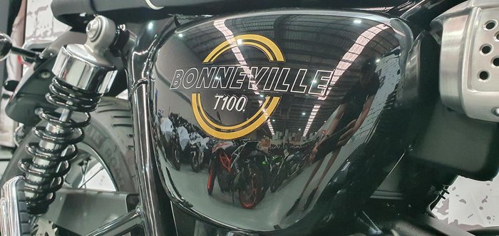 2025 Triumph Bonneville T100 (900cc) Bonneville Black