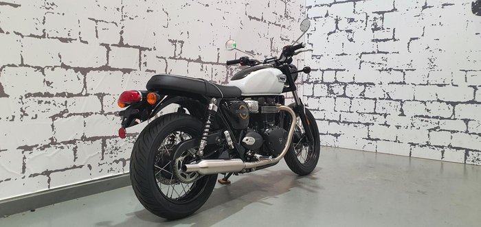 2025 Triumph Bonneville T100 (900cc) Bonneville Black