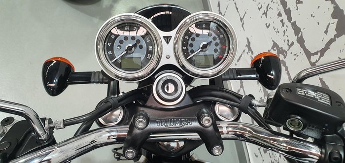 2025 Triumph Bonneville T100 (900cc) Bonneville Black