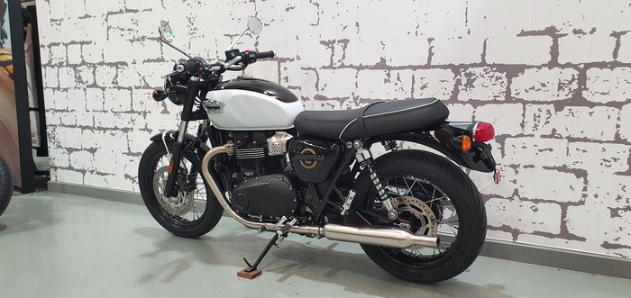 2025 Triumph Bonneville T100 (900cc) Bonneville Black