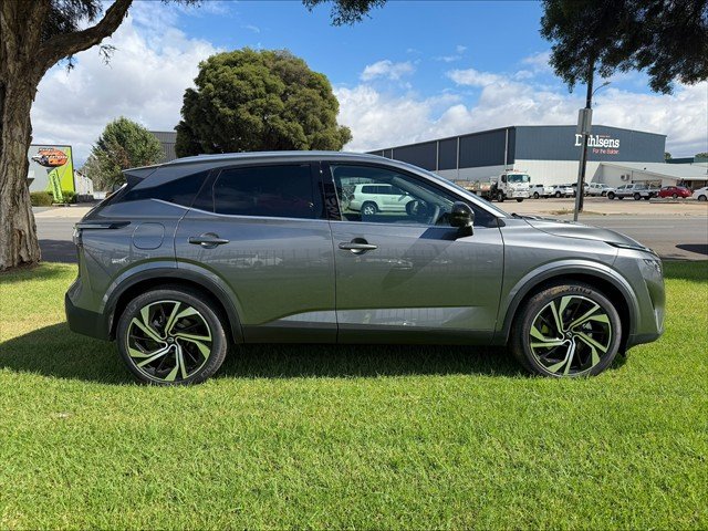 2025 Nissan J12 TI-L