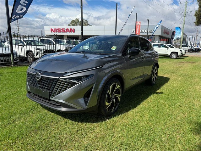 2025 Nissan J12 TI-L