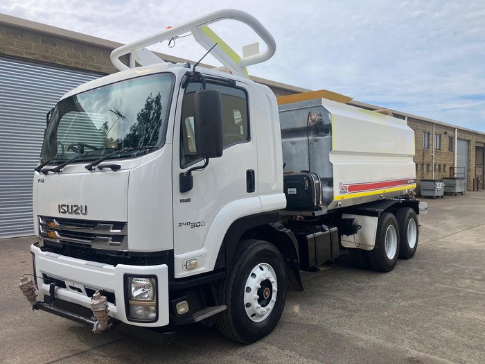 2017 Isuzu F Series FVZ260-300 WHITE