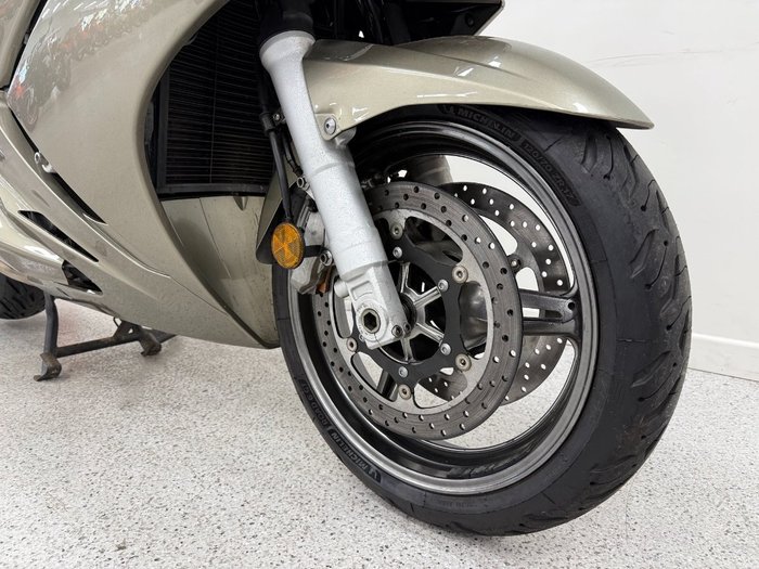 2006 YAMAHA FJR1300 gold