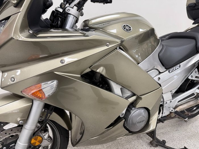 2006 YAMAHA FJR1300 gold
