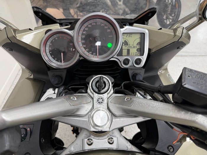 2006 YAMAHA FJR1300 gold