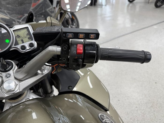 2006 YAMAHA FJR1300 gold