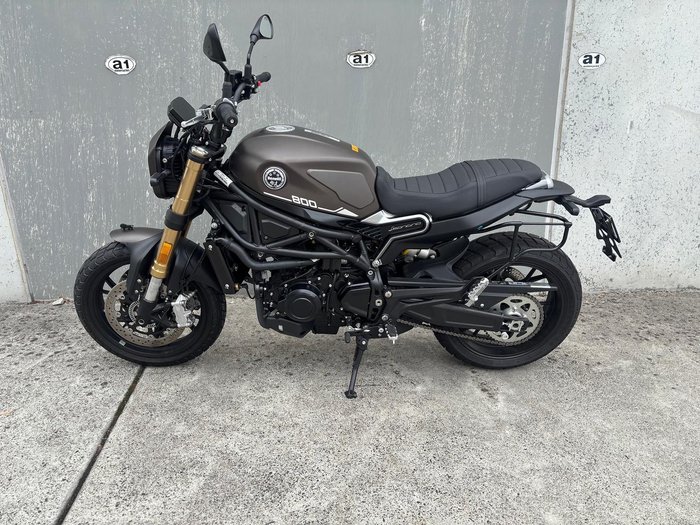 2022 Benelli Leoncino 800