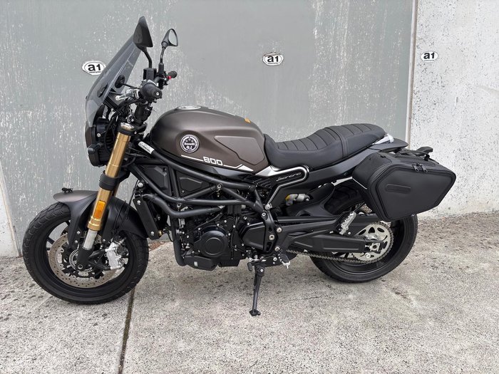 2022 Benelli Leoncino 800