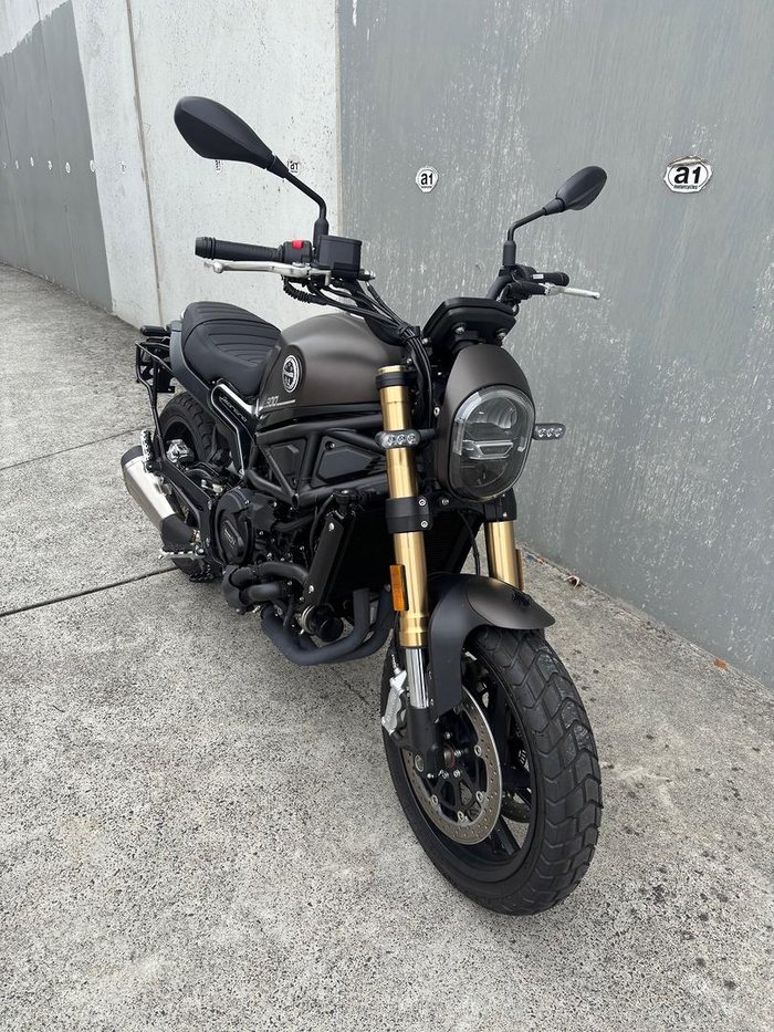 2022 Benelli Leoncino 800