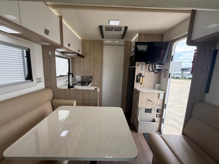 2018 Winnebago Iluka