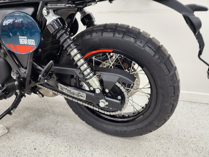 2026 Royal Enfield 2026 Royal Enfield 650CC INTERCEPTOR BEAR 650 Road Green