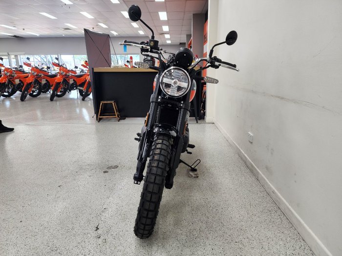 2026 Royal Enfield 2026 Royal Enfield 650CC INTERCEPTOR BEAR 650 Road Green