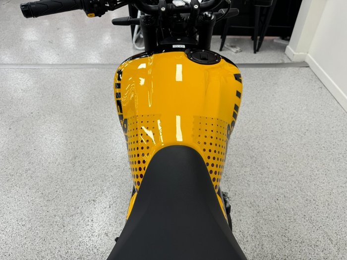 2026 Royal Enfield 2026 ROYAL ENFIELD 450CC GUERILLA 450 ROAD Yellow