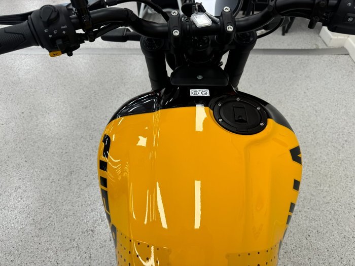 2026 Royal Enfield 2026 ROYAL ENFIELD 450CC GUERILLA 450 ROAD Yellow