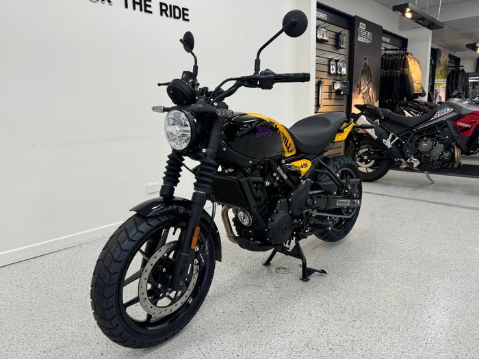 2026 Royal Enfield 2026 ROYAL ENFIELD 450CC GUERILLA 450 ROAD Yellow