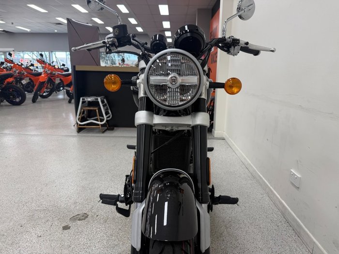 2026 Royal Enfield SUPER METEOR 650 Black