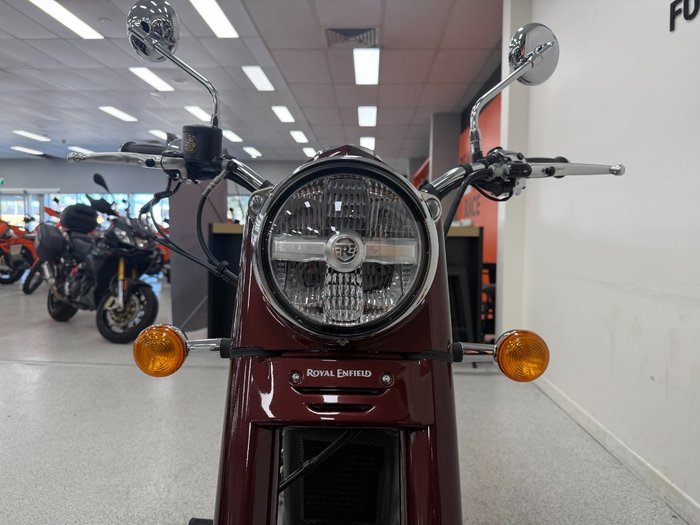 2025 Royal Enfield CLASSIC 650 Red