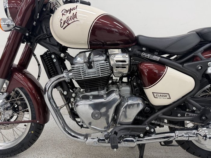 2025 Royal Enfield CLASSIC 650 Red