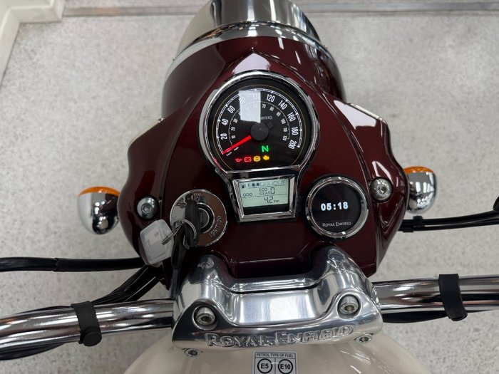 2025 Royal Enfield CLASSIC 650 Red