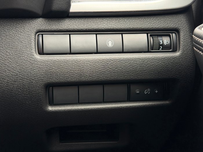 2025 Nissan X-TRAIL ST