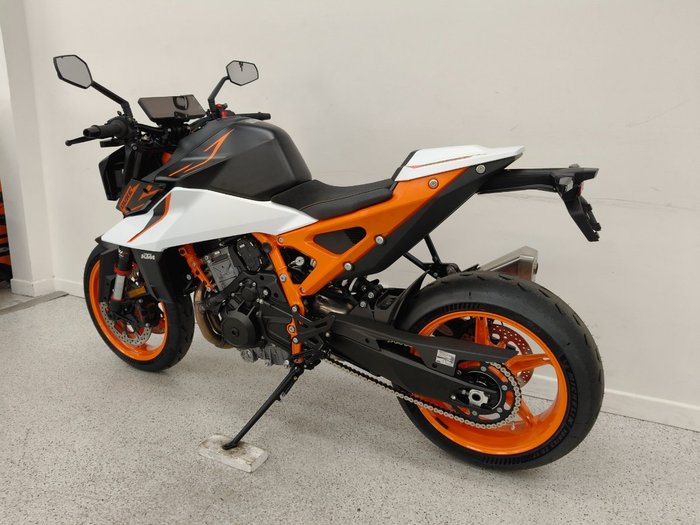 2026 Ktm 990 DUKE Orange