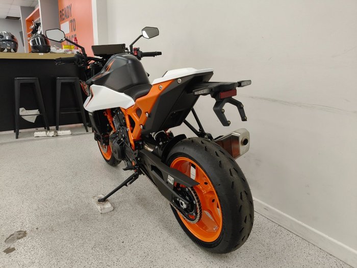 2026 Ktm 990 DUKE Orange