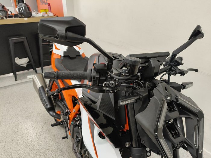 2026 Ktm 990 DUKE Orange