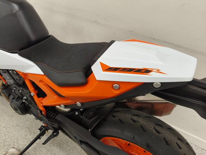 2026 Ktm 990 DUKE Orange