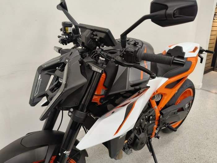 2026 Ktm 990 DUKE Orange