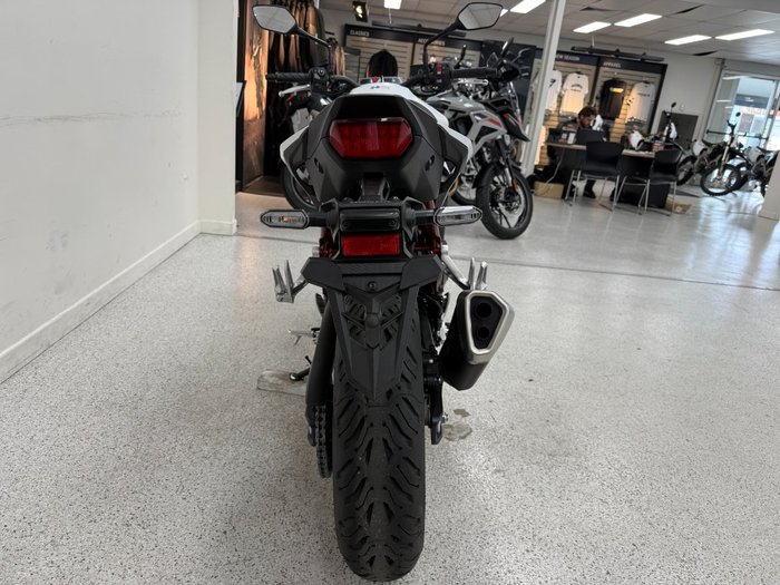 2025 Honda CB750 (HORNET) White