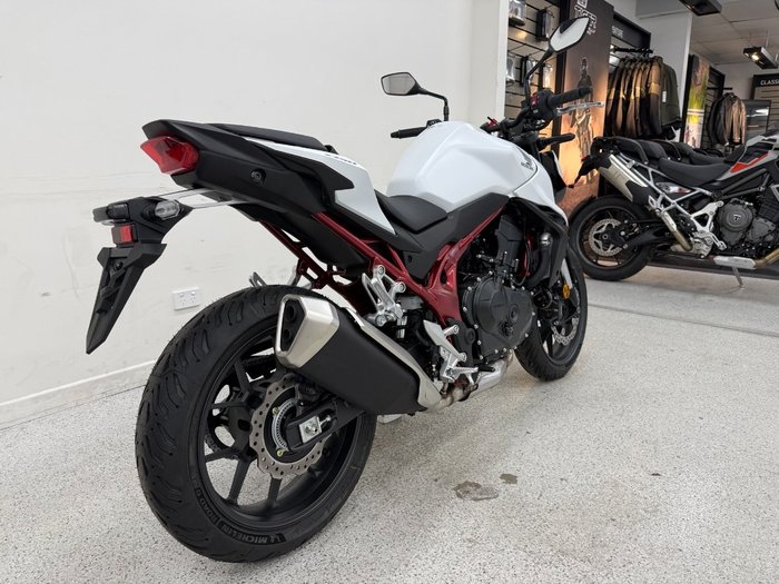 2025 Honda CB750 (HORNET) White