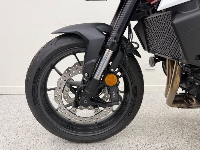 2025 Honda CB750 (HORNET) White