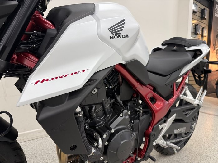 2025 Honda CB750 (HORNET) White