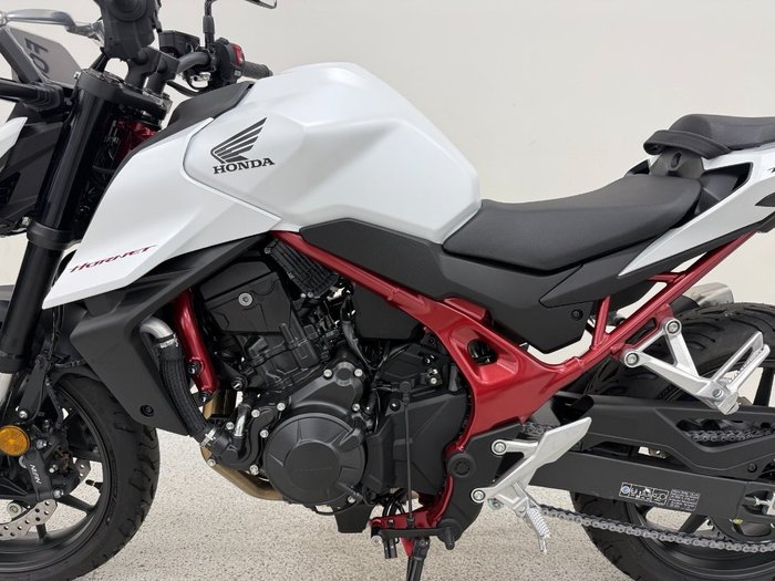 2025 Honda CB750 (HORNET) White