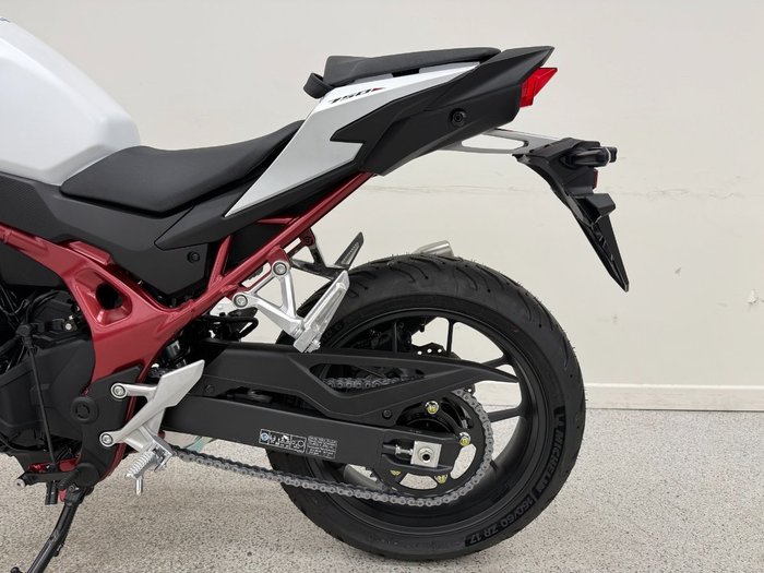 2025 Honda CB750 (HORNET) White