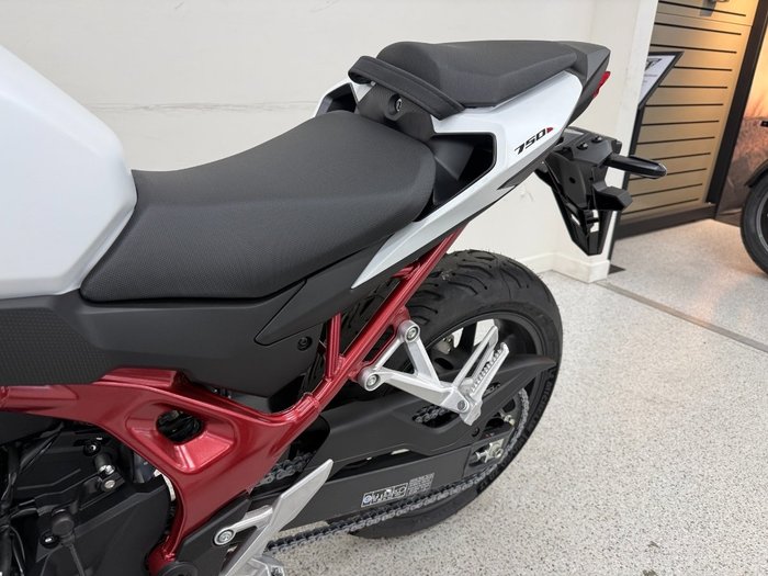 2025 Honda CB750 (HORNET) White